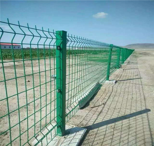 三折彎護(hù)欄網(wǎng)廠家 三折彎護(hù)欄網(wǎng)廠家